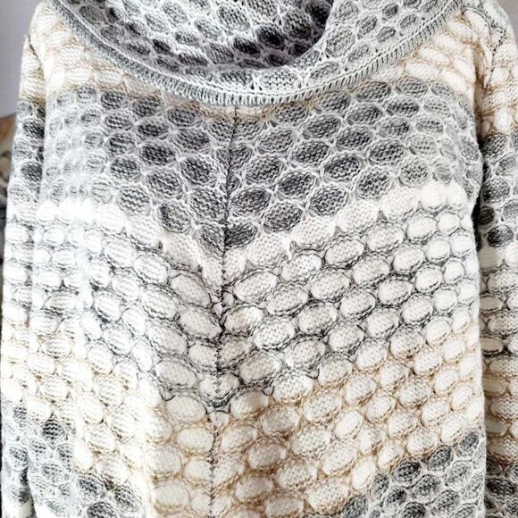 Used Carolyn Taylor size small knitted sweater - Picture 10 of 11